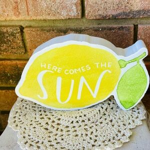 *Here Comes the Sun Chunky Lemon Shelf Sitter